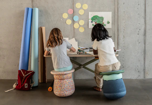 Stapelstein® Base super confetti – Modularer Kinderhocker & Balance-Basis für dynamisches Sitzen