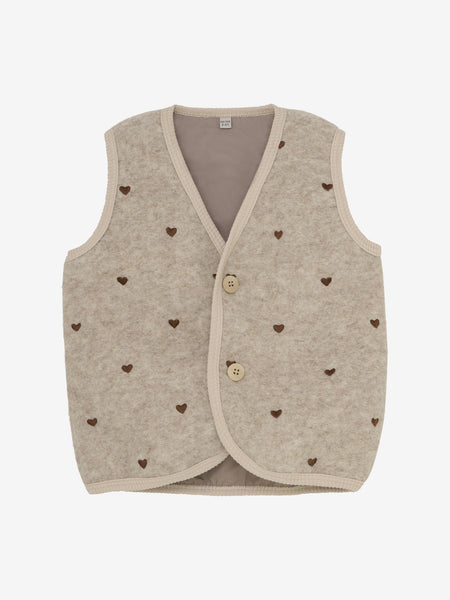 Wollweste mit gestickten Herzen