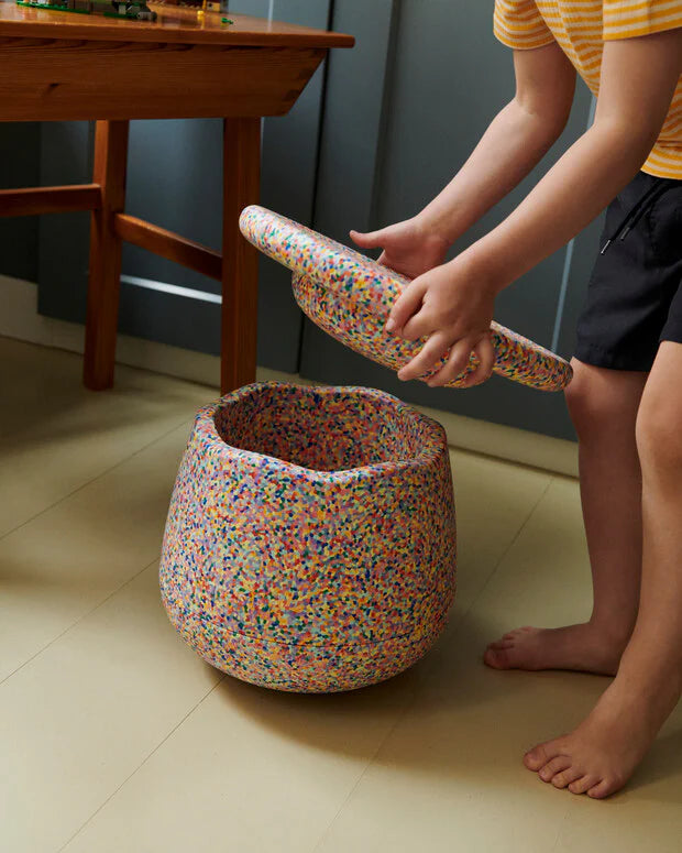Stapelstein® Base super confetti – Modularer Kinderhocker & Balance-Basis für dynamisches Sitzen