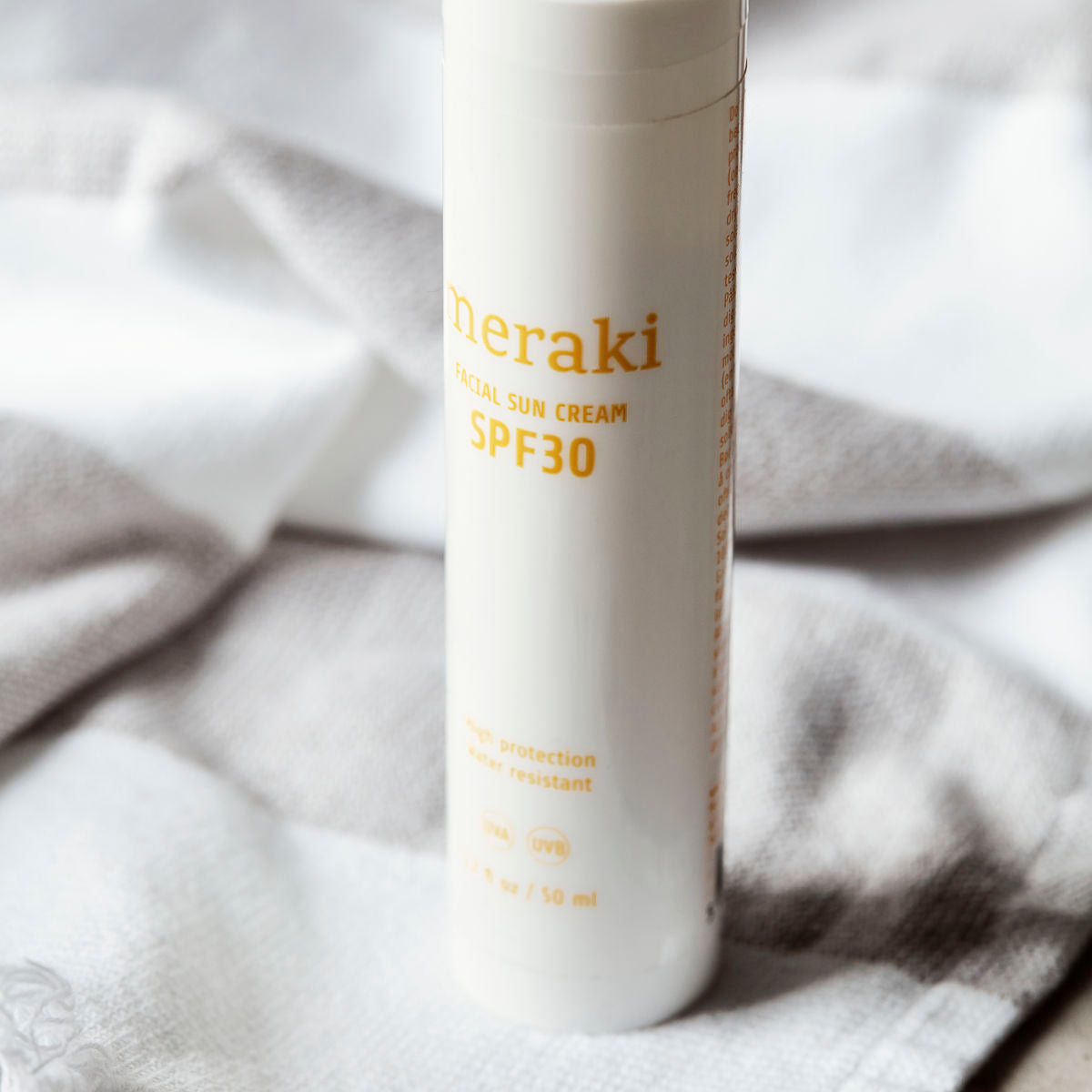 Facial sun cream Mildly scented